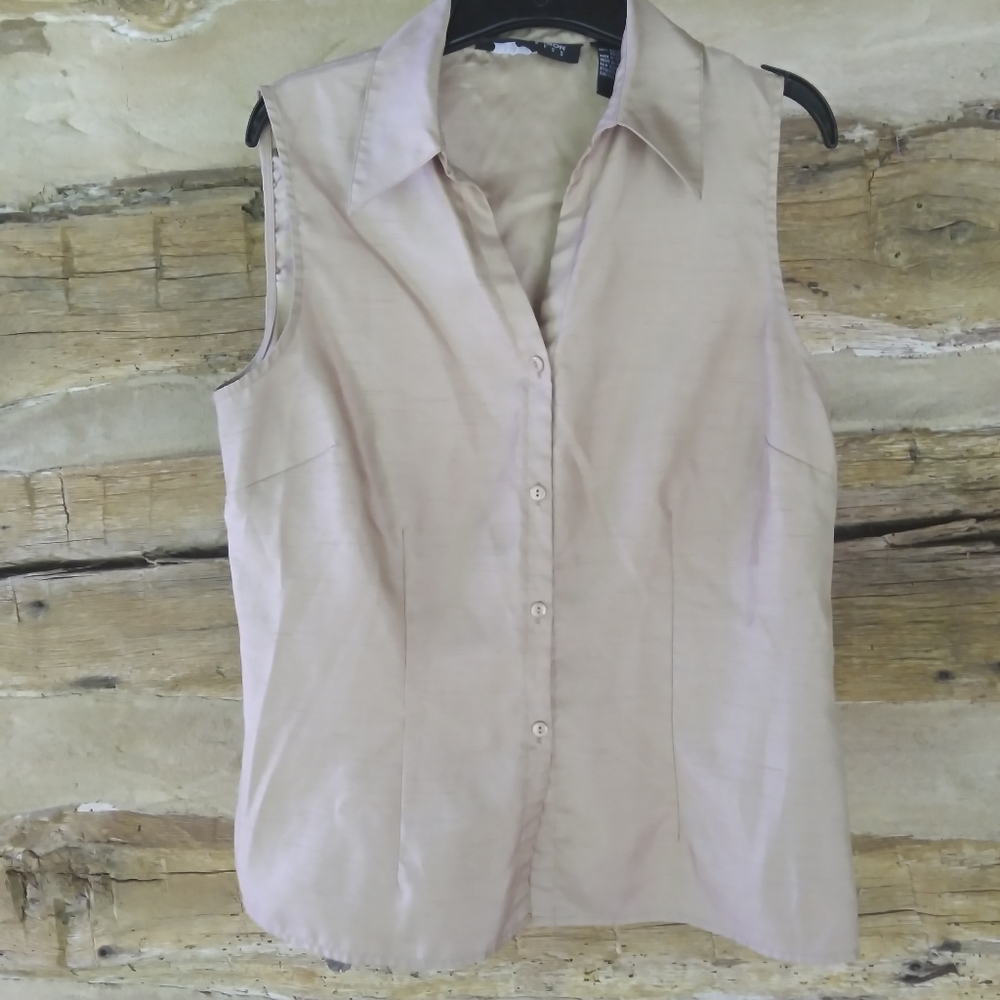 Sag Harbor Sleeveless Button-Down Shirt in Light Beige